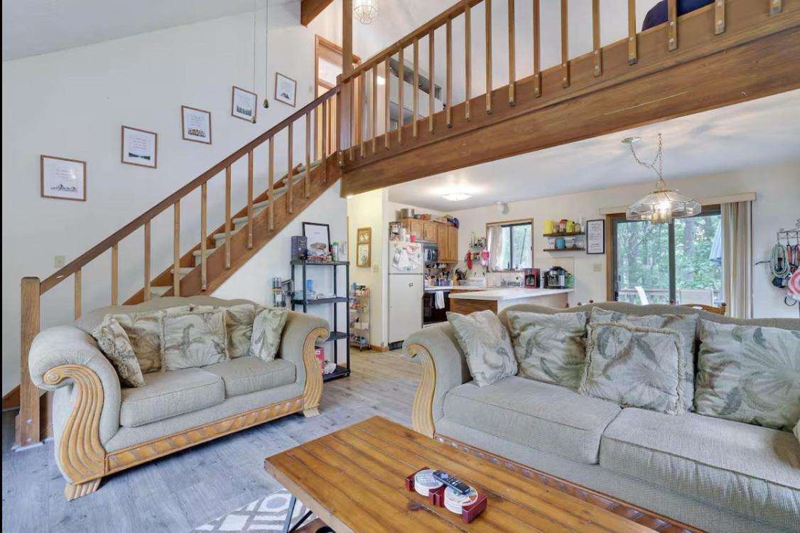 Weekend At Bernie's Ii! *pet-friendly* *jacuzzi Tub* *pool Table* * Long Pond