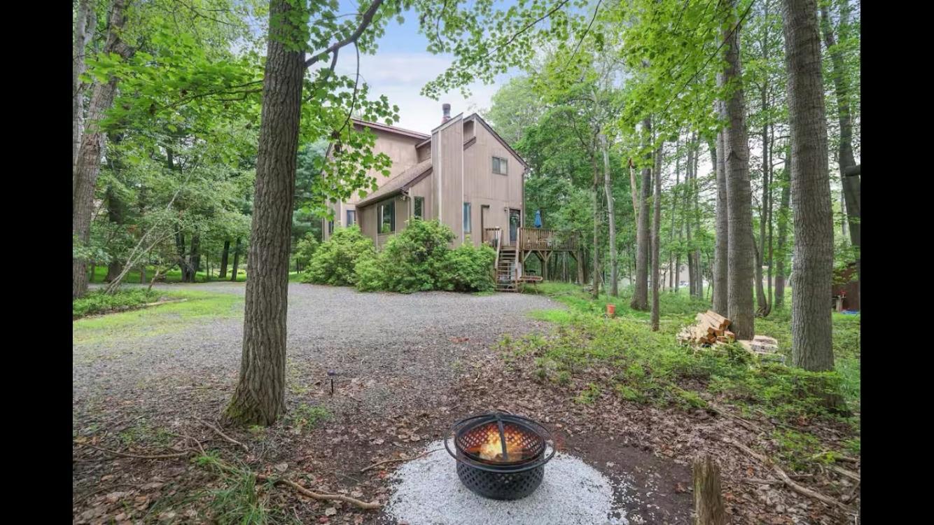 Weekend At Bernie's Ii! *pet-friendly* *jacuzzi Tub* *pool Table* Ferienhaus *